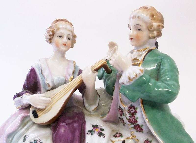 HIGHLY COLLECTABLE !! A VICTORIAN STYLED ORNAMENT OF A LADY AND GENTLEMAN ...OCCUPIED JAPAN...WOW !!