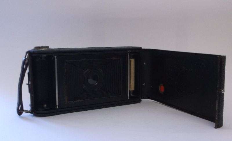 A REMARKABLE RARE VINTAGE GERMAN FOLDING CAMERA BY CERTO KAMERAWERK OF DRESDEN...WOW !!!!!