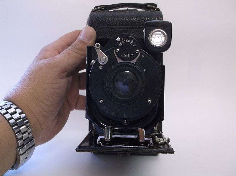 A REMARKABLE RARE VINTAGE GERMAN FOLDING CAMERA BY CERTO KAMERAWERK OF DRESDEN...WOW !!!!!