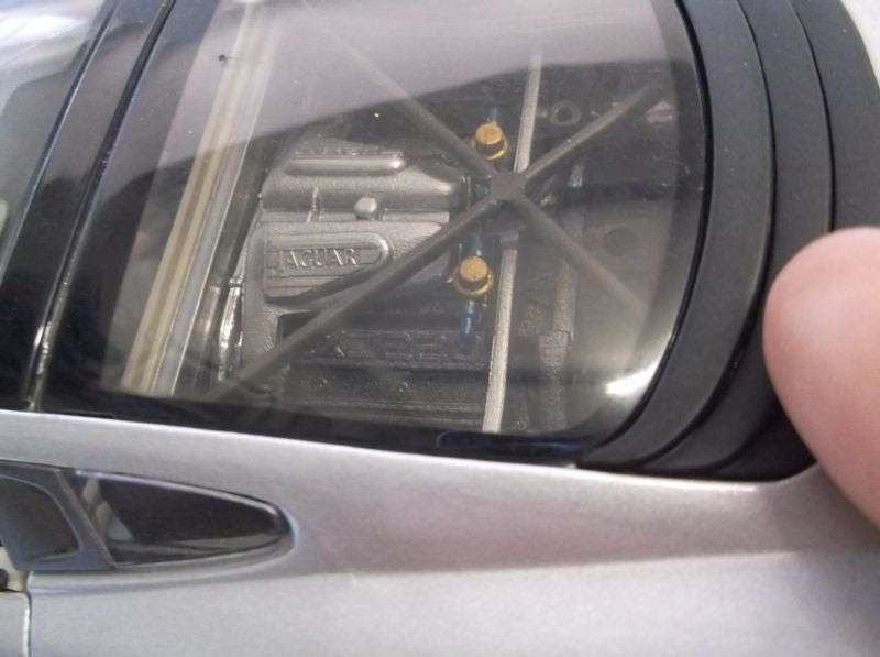 EXTRAORDINARY !! A DIE CAST METAL 1:18 SCALE MODEL OF THE 1992 JAGUAR XJ220 ....WOW....!!!!