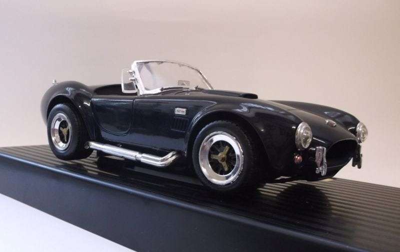 A DETAILED DIE CAST METAL 1:18 SCALE MODEL OF THE ""AWESOME"" 1964 SHELBY COBRA 427 S/C....WOW !!!!