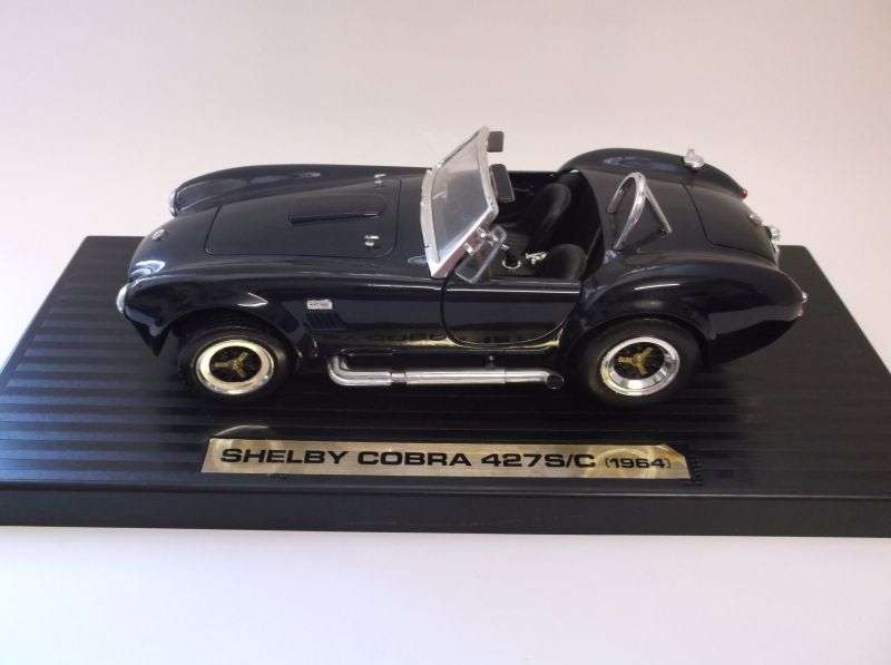 A DETAILED DIE CAST METAL 1:18 SCALE MODEL OF THE ""AWESOME"" 1964 SHELBY COBRA 427 S/C....WOW !!!!