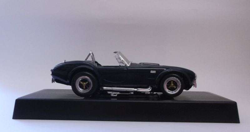A DETAILED DIE CAST METAL 1:18 SCALE MODEL OF THE ""AWESOME"" 1964 SHELBY COBRA 427 S/C....WOW !!!!