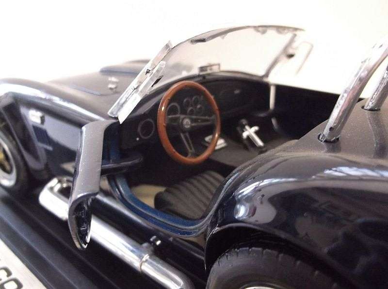 A DETAILED DIE CAST METAL 1:18 SCALE MODEL OF THE ""AWESOME"" 1964 SHELBY COBRA 427 S/C....WOW !!!!