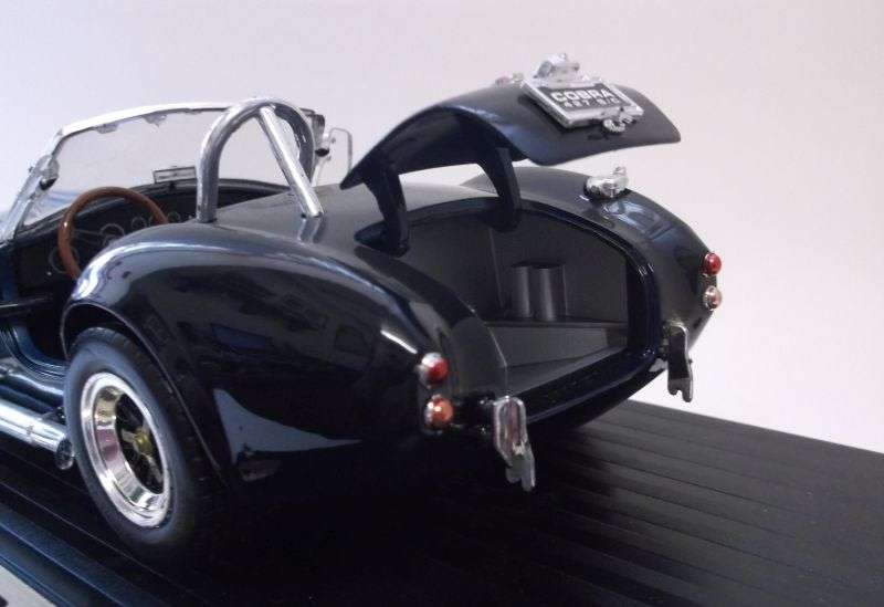 A DETAILED DIE CAST METAL 1:18 SCALE MODEL OF THE ""AWESOME"" 1964 SHELBY COBRA 427 S/C....WOW !!!!