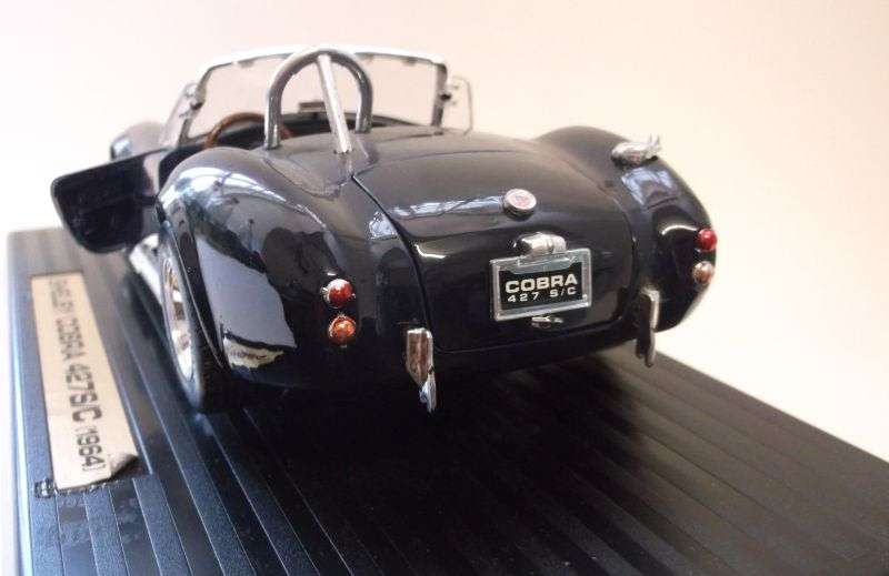 A DETAILED DIE CAST METAL 1:18 SCALE MODEL OF THE ""AWESOME"" 1964 SHELBY COBRA 427 S/C....WOW !!!!