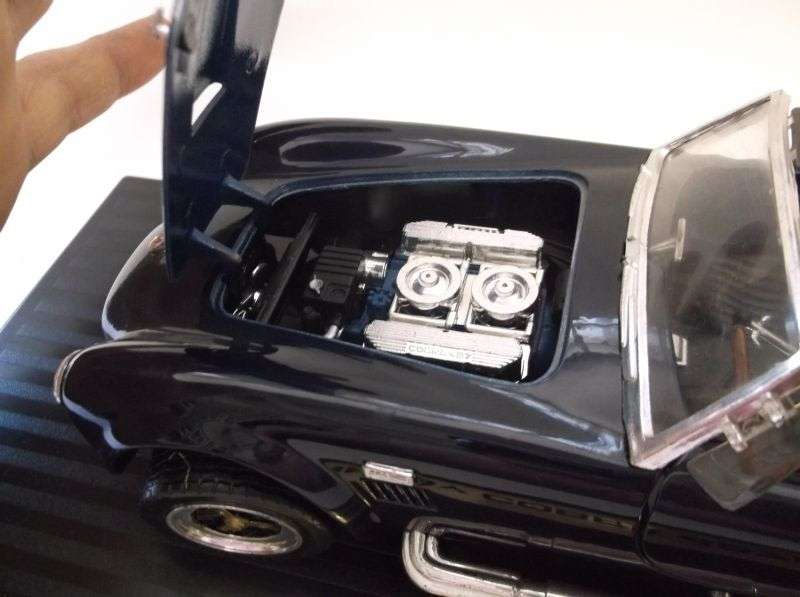 A DETAILED DIE CAST METAL 1:18 SCALE MODEL OF THE ""AWESOME"" 1964 SHELBY COBRA 427 S/C....WOW !!!!