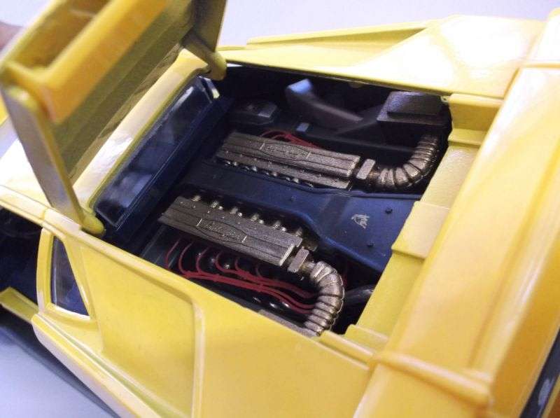 SUPER FAST !! A DIE CAST METAL 1:18 SCALE MODEL OF THE LAMBORGHINI SE OF 1994 / 1995 ...VERY COOL !!