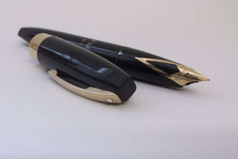 A TOP CLASS VINTAGE SHAEFFERS PFM-III FOUNTAIN PEN WITH 14 CT NIB PLUS BOX AND INSTRUCTIONS !!