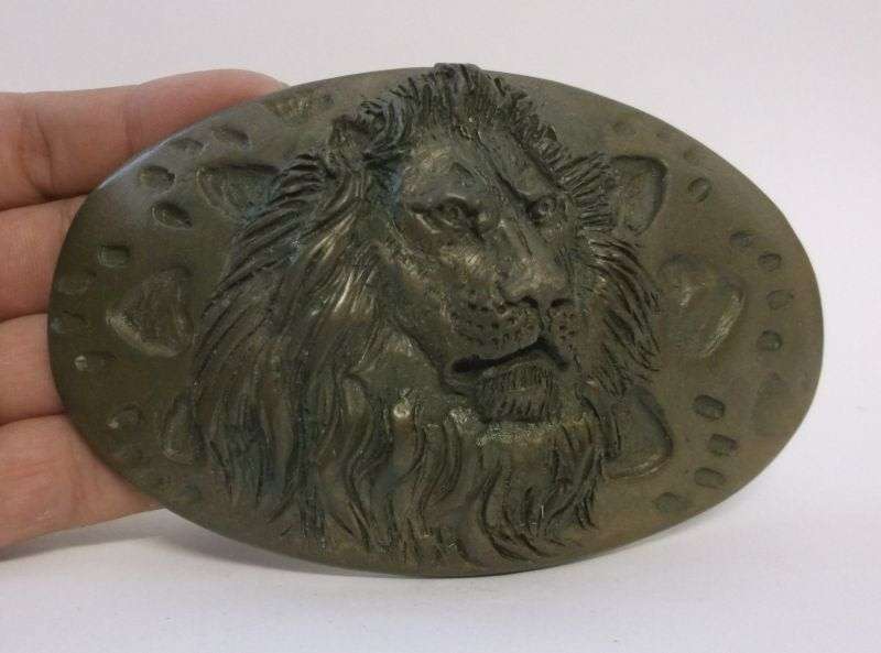 BIG FIVE !!! AN AWESOME BELT BUCKLE DEPICTING THE ""LION"" MADE IN THE COLD CAST BRONZE PROCESS