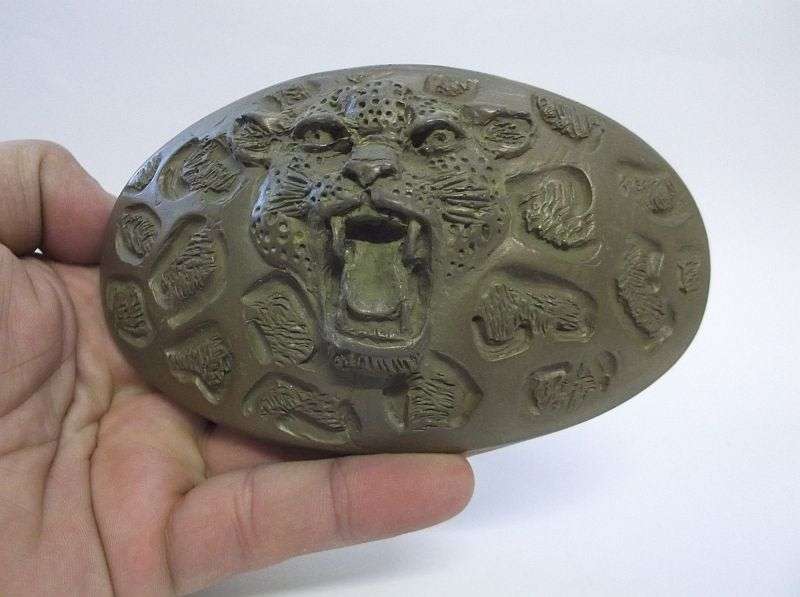 BIG FIVE !!! AN AWESOME BELT BUCKLE DEPICTING THE ""LEOPARD"" MADE IN THE COLD CAST BRONZE PROCESS