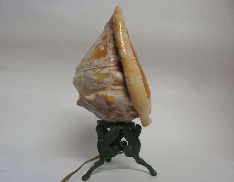 A MAGNIFICENT ANTIQUE CAMEO CONCH SHELL LAMP ON A METAL BASE ....WORKING CONDITION ....SEE PICS !!!!