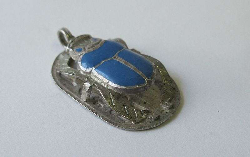 WOW !! RARE FIND !! A STUNNING VINTAGE EGYPTIAN SILVER SCARAB PENDANT WITH BLUE INSETS ....REVIVAL