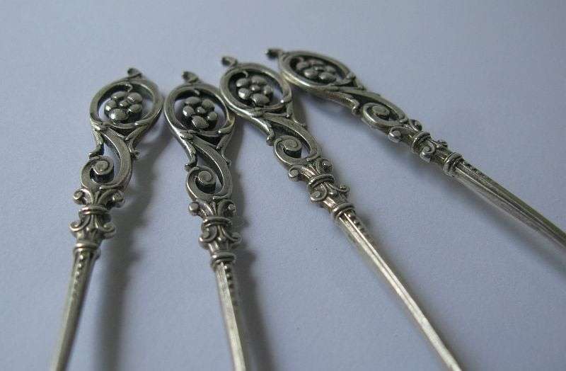 FABULOUS !! 4 OLD SOLID DUTCH SILVER TEASPOONS WITH BEAUTIFUL DETAIL COMPLETE WITH MAKERS MARKS !!
