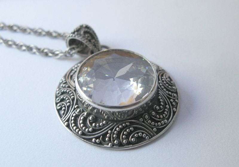 STUNNER ! A VINTAGE MULTI LINK STERLING SILVER NECKLACE WITH AN EYE CATCHING STERLING SILVER PENDANT