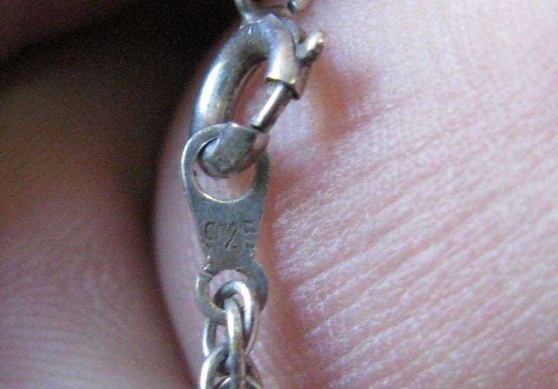 STUNNER ! A VINTAGE MULTI LINK STERLING SILVER NECKLACE WITH AN EYE CATCHING STERLING SILVER PENDANT