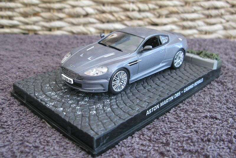 A 1:43 SCALE DIE CAST METAL MODEL OF THE ASTON MARTIN DBS AS SEEN IN THE JAMES BOND MOVIE