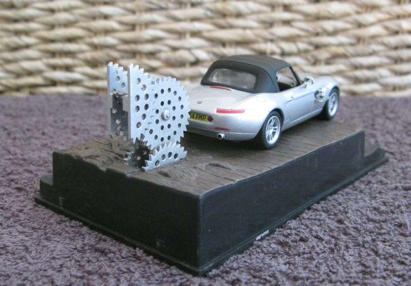 A 1:43 SCALE DIE CAST METAL MODEL OF THE BMW Z8 AS SEEN IN THE JAMES BOND MOVIE