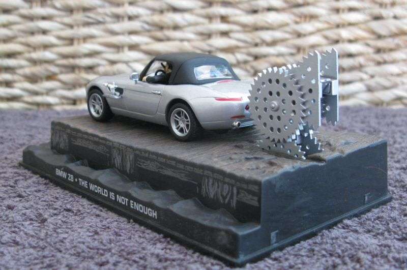 A 1:43 SCALE DIE CAST METAL MODEL OF THE BMW Z8 AS SEEN IN THE JAMES BOND MOVIE