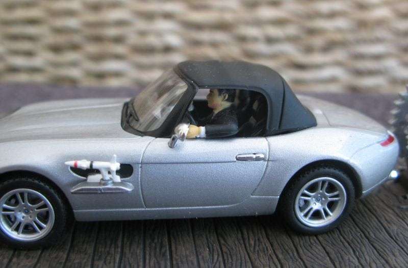 A 1:43 SCALE DIE CAST METAL MODEL OF THE BMW Z8 AS SEEN IN THE JAMES BOND MOVIE