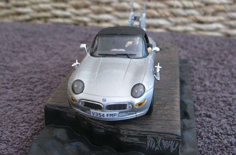 A 1:43 SCALE DIE CAST METAL MODEL OF THE BMW Z8 AS SEEN IN THE JAMES BOND MOVIE
