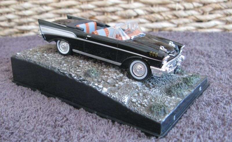 A 1:43 SCALE DIE CAST METAL MODEL OF THE CHEVROLET BEL AIR AS SEEN IN THE JAMES BOND MOVIE DR NO
