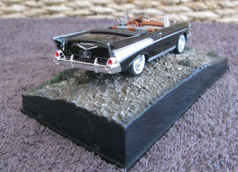 A 1:43 SCALE DIE CAST METAL MODEL OF THE CHEVROLET BEL AIR AS SEEN IN THE JAMES BOND MOVIE DR NO