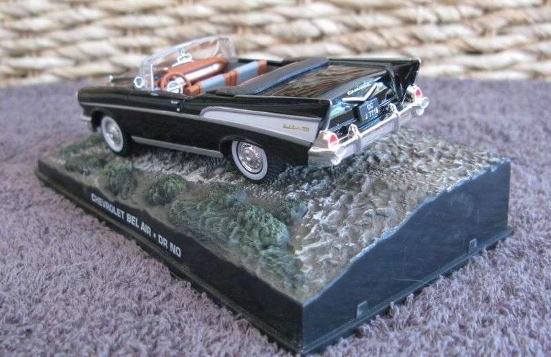 A 1:43 SCALE DIE CAST METAL MODEL OF THE CHEVROLET BEL AIR AS SEEN IN THE JAMES BOND MOVIE DR NO