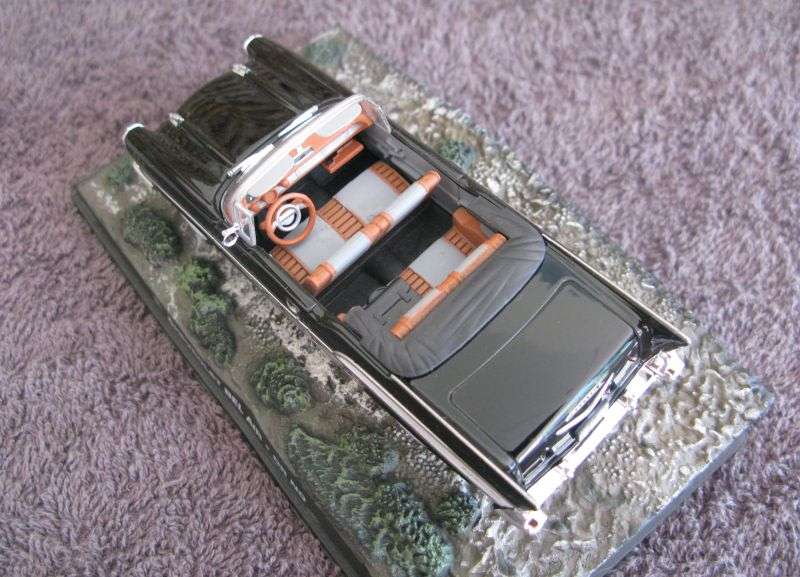 A 1:43 SCALE DIE CAST METAL MODEL OF THE CHEVROLET BEL AIR AS SEEN IN THE JAMES BOND MOVIE DR NO
