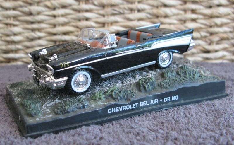 A 1:43 SCALE DIE CAST METAL MODEL OF THE CHEVROLET BEL AIR AS SEEN IN THE JAMES BOND MOVIE DR NO