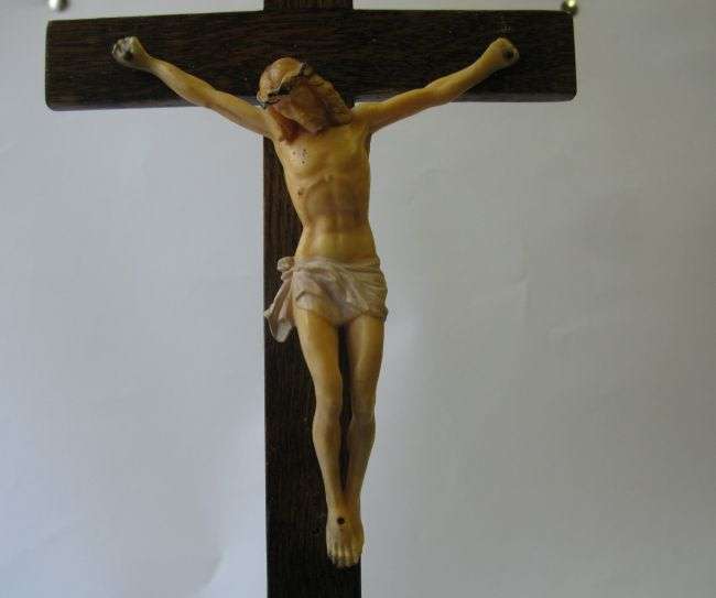 WOW !! NOT OFTEN SEEN....A LOT OF VINTAGE RELIGIOUS FIGURES ....HIGHLY COLLECTABLE !! BID FOR ALL !!