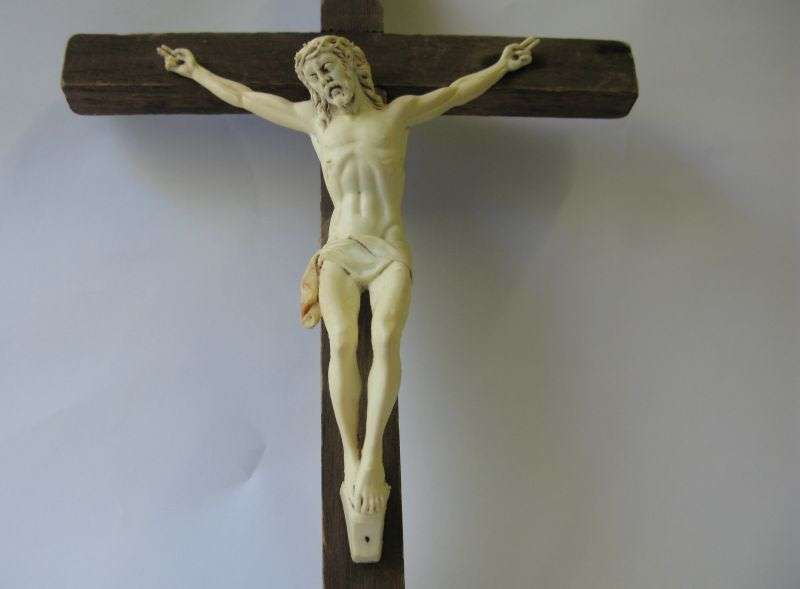 WOW !! NOT OFTEN SEEN....A LOT OF VINTAGE RELIGIOUS FIGURES ....HIGHLY COLLECTABLE !! BID FOR ALL !!