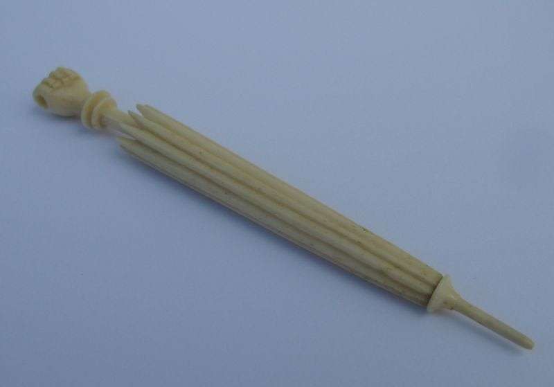 RARE !!! AN ANTIQUE FRENCH 19TH CENTURY CARVED BONE PARASOL ETUI ( NEEDLE CASE ) WITH HAND DETAIL