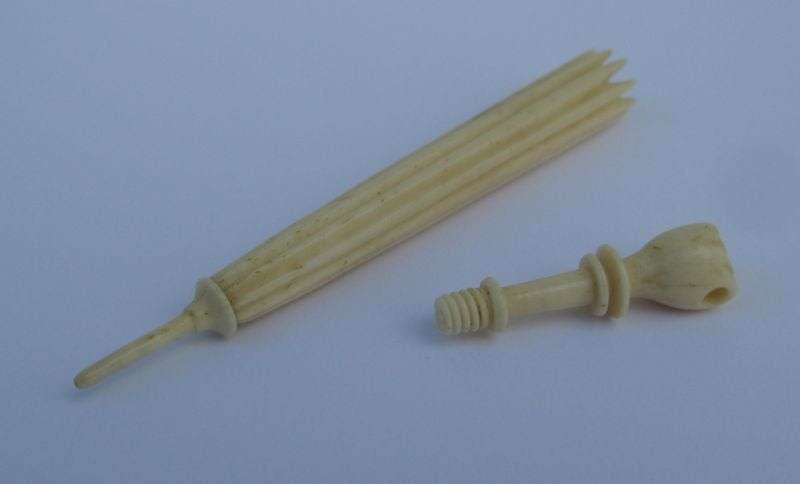 RARE !!! AN ANTIQUE FRENCH 19TH CENTURY CARVED BONE PARASOL ETUI ( NEEDLE CASE ) WITH HAND DETAIL