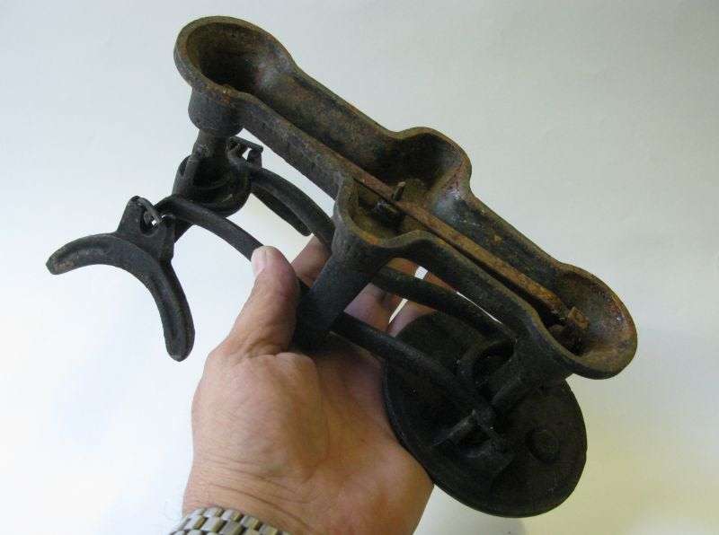 SO COOL !! A TRULY ANTIQUE SOLID CAST IRON SCALE FROM A FARM OUTSIDE TULBAGH WESTERN CAPE...WOW !!