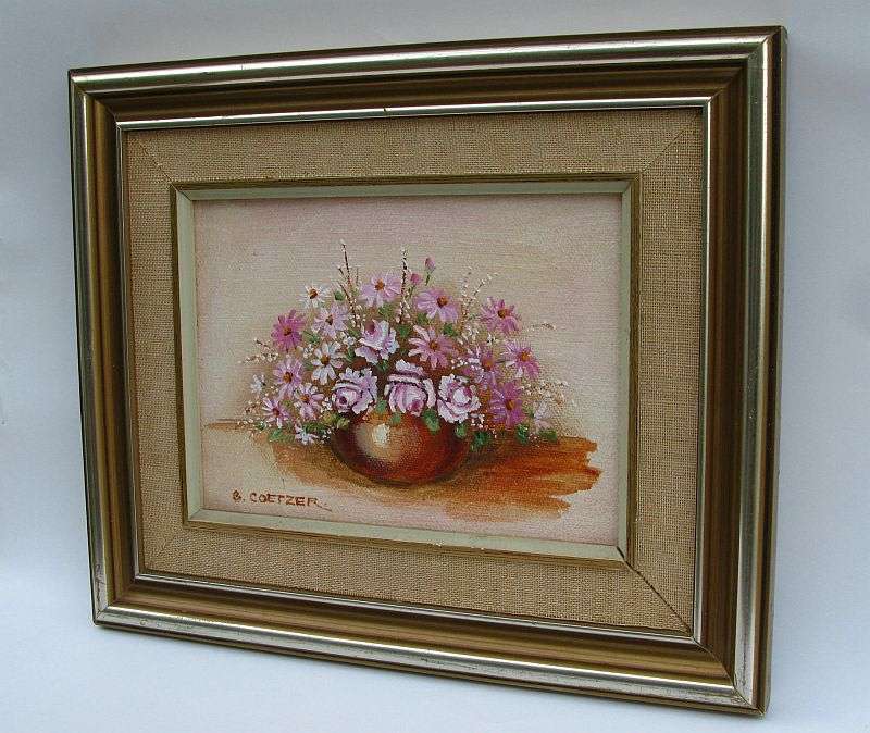 A LOVELY ORIGINAL OIL ON BOARD PAINTING OF A FLORAL ARRANGEMENT BY S.COETZER ...SA ARTIST !!