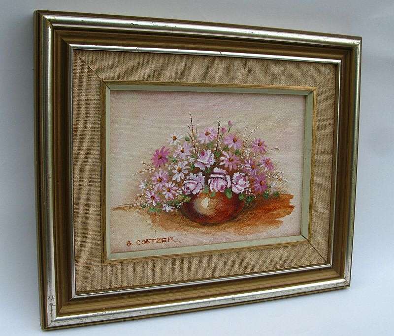 A LOVELY ORIGINAL OIL ON BOARD PAINTING OF A FLORAL ARRANGEMENT BY S.COETZER ...SA ARTIST !!