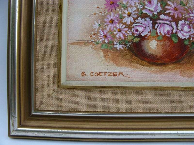 A LOVELY ORIGINAL OIL ON BOARD PAINTING OF A FLORAL ARRANGEMENT BY S.COETZER ...SA ARTIST !!