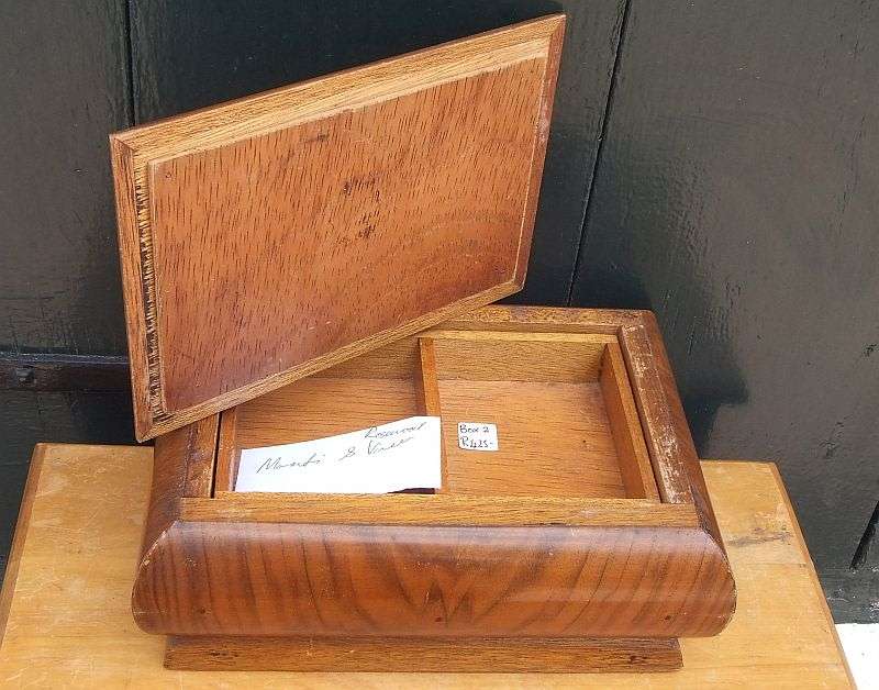 A SOLID QUALITY VINTAGE WOODEN JEWELRY BOX MADE OF MERANTI WITH ROSEWOOD VENEER !! COOL !!