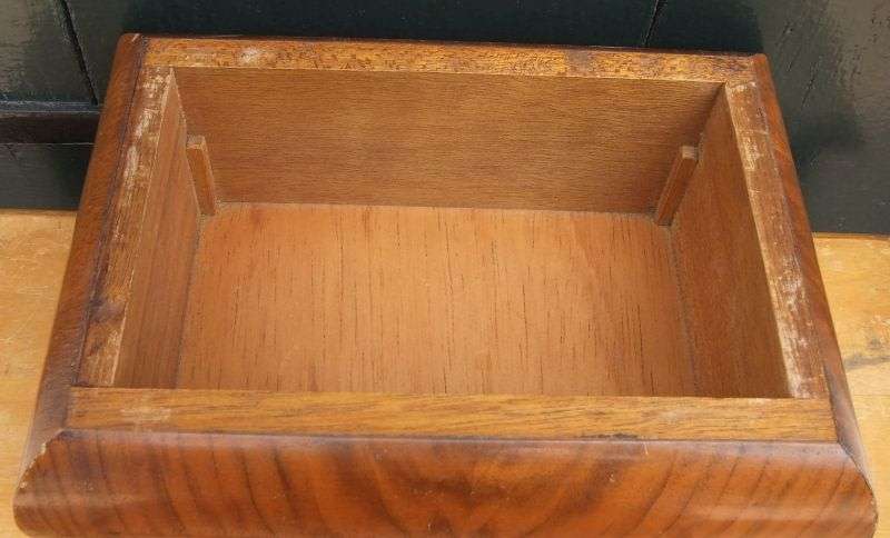 A SOLID QUALITY VINTAGE WOODEN JEWELRY BOX MADE OF MERANTI WITH ROSEWOOD VENEER !! COOL !!