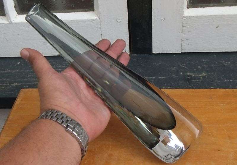 A FABULOUS VINTAGE SIGNED GLASS VASE BY ORREFORS OF SWEDEN WITH ORIGINAL STICKER !! COOL !!