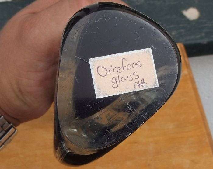 A FABULOUS VINTAGE SIGNED GLASS VASE BY ORREFORS OF SWEDEN WITH ORIGINAL STICKER !! COOL !!
