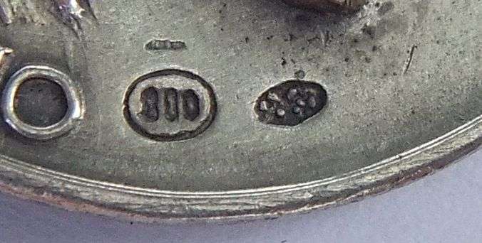 A FABULOUS VINTAGE SOLID SILVER "ST GEORGE" MEDALLION PENDANT WITH STERLING SILVER NECKLACE !! COOL