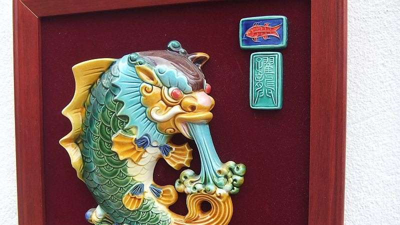 AMAZING FIND !! A DETAILED VINTAGE ORIENTAL WALL HANGING WITH MAKERS PLAQUES - MUST SEE !! WOW !!