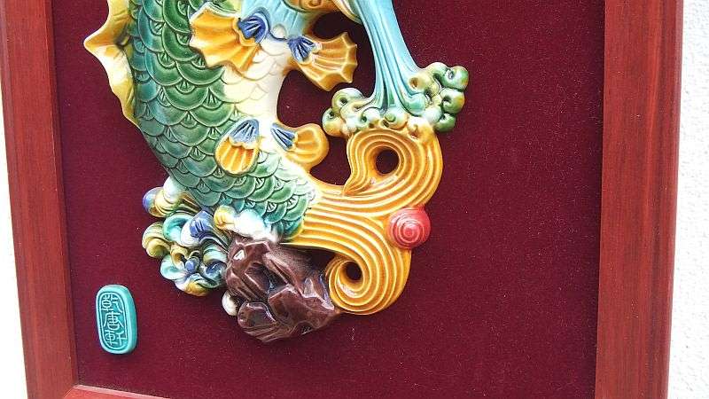 AMAZING FIND !! A DETAILED VINTAGE ORIENTAL WALL HANGING WITH MAKERS PLAQUES - MUST SEE !! WOW !!