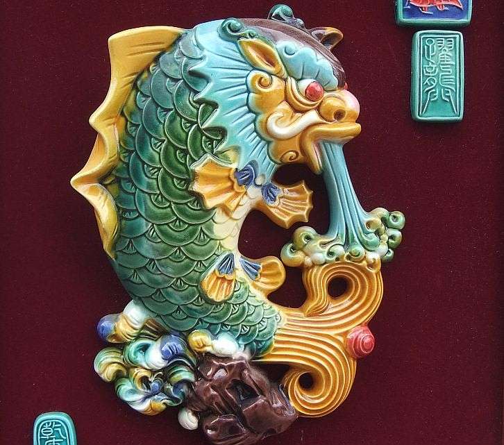 AMAZING FIND !! A DETAILED VINTAGE ORIENTAL WALL HANGING WITH MAKERS PLAQUES - MUST SEE !! WOW !!