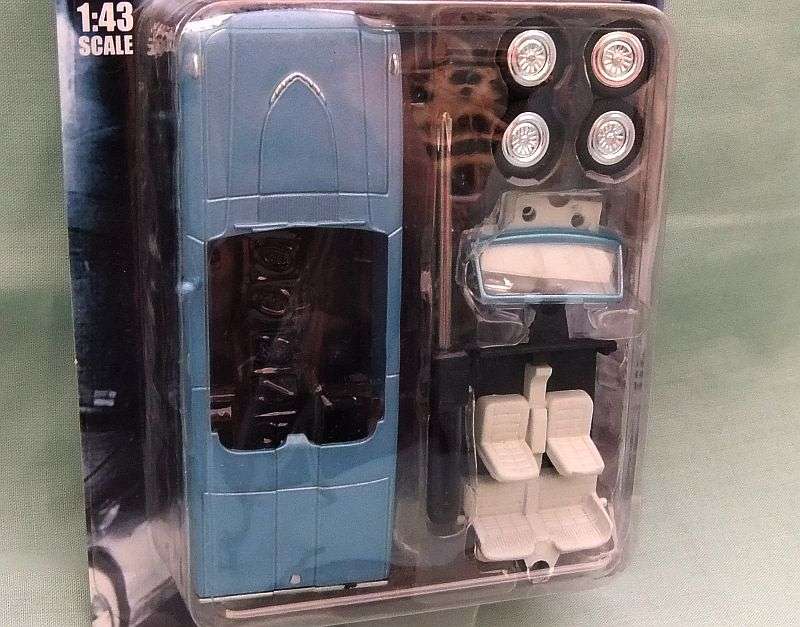 WAY COOL !! A DETAILED DIE CAST METAL AUTO KIT !! CLASSIC 1966 FORD THUNDERBIRD