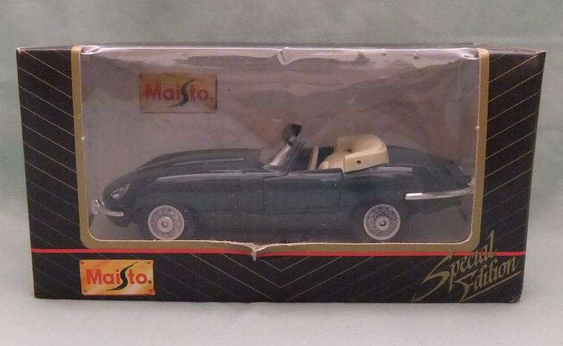 CLASSIC !! A DETAILED DIE CAST METAL MODEL OF THE JAGUAR E TYPE CABRIOLET - BOXED !!