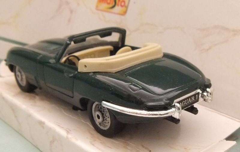 CLASSIC !! A DETAILED DIE CAST METAL MODEL OF THE JAGUAR E TYPE CABRIOLET - BOXED !!