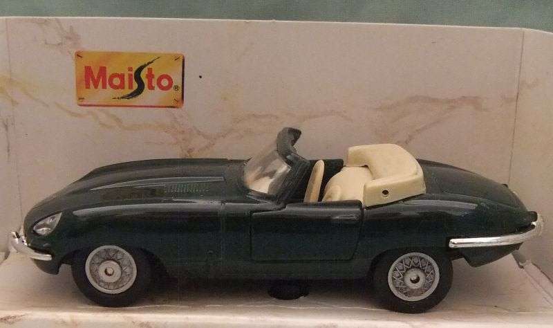 CLASSIC !! A DETAILED DIE CAST METAL MODEL OF THE JAGUAR E TYPE CABRIOLET - BOXED !!